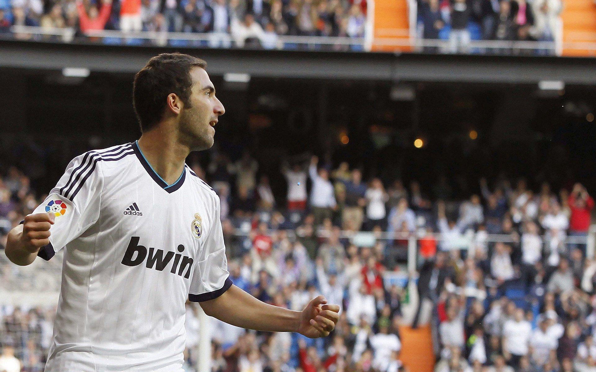 泰山外援续约迷雾，自由身疑云与赛季走向的十字路口